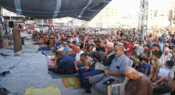 الغزيون يؤدون صلاة عيد الأضحى على أنقاض المساجد المدمرة